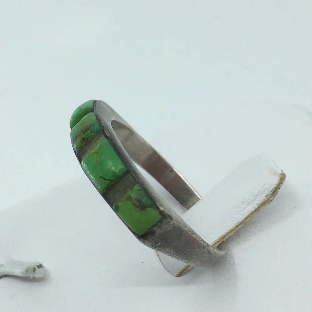 Vintage Native American Navajo-style Ring Green Gaspeite or Turquoise Stone Inly